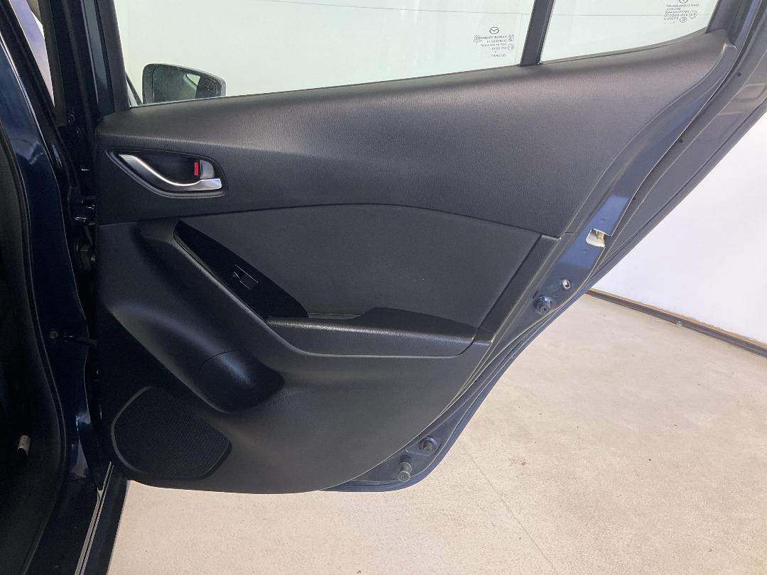 Photo '19' of Mazda Mazda3