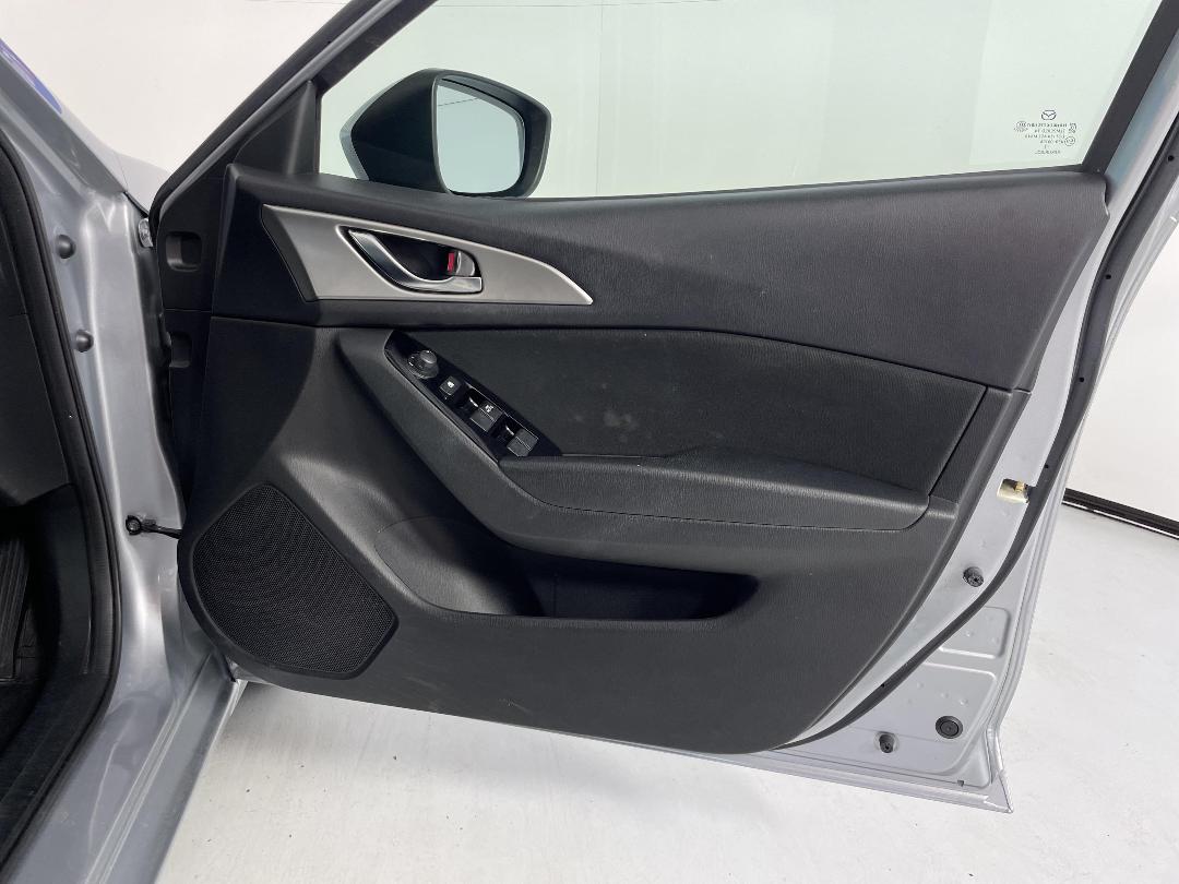 Photo '15' of Mazda Mazda3