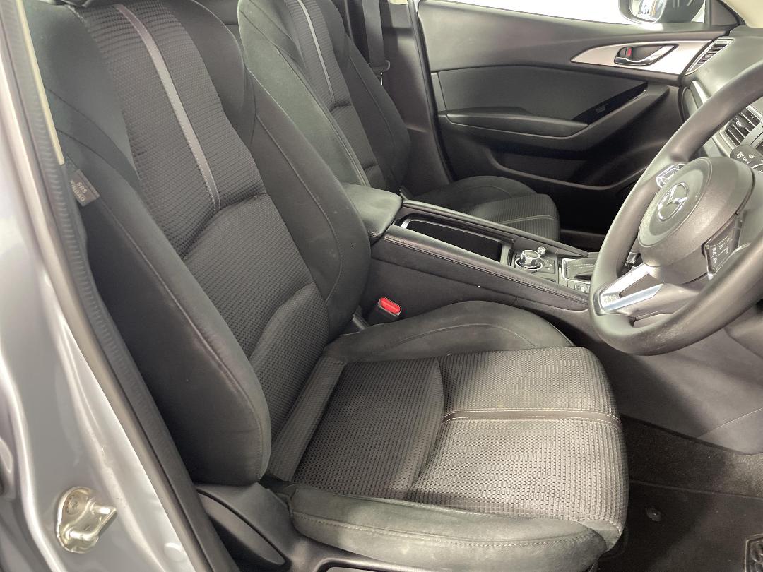 Photo '16' of Mazda Mazda3