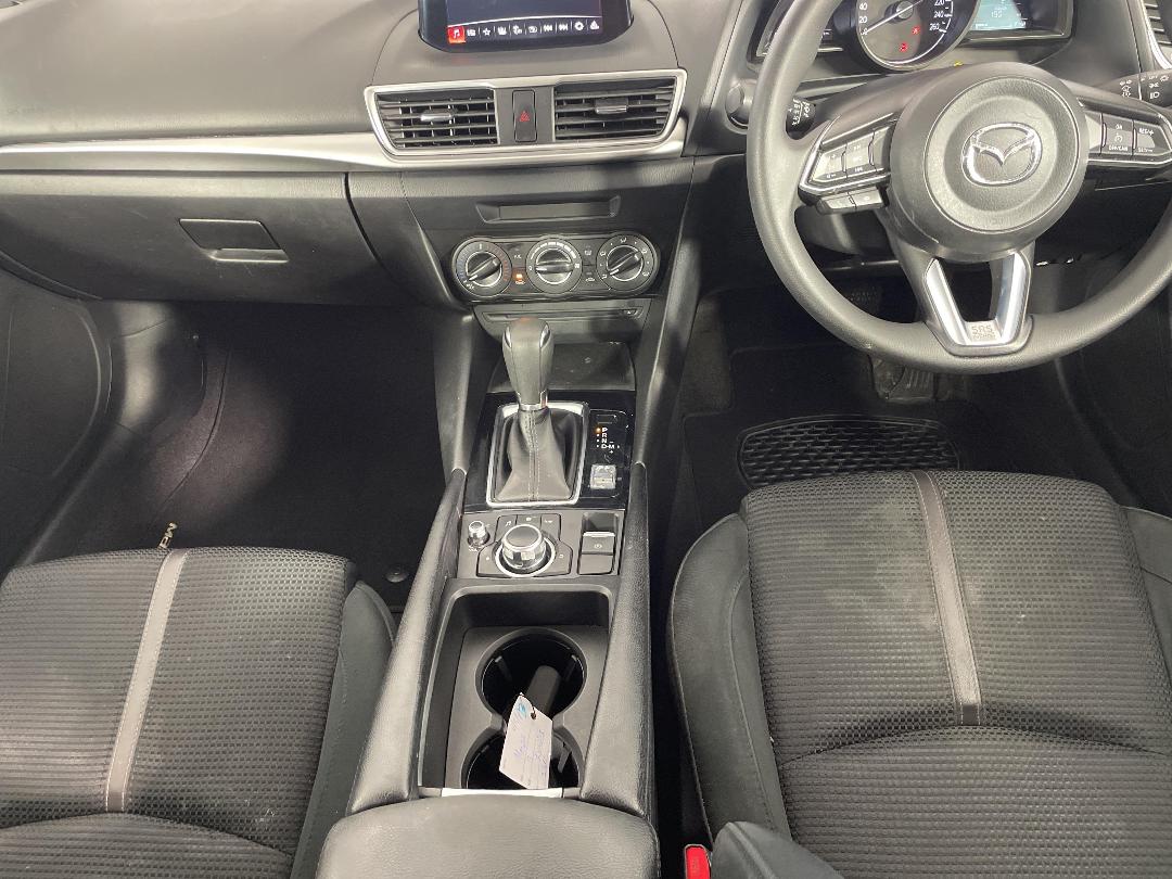 Photo '18' of Mazda Mazda3