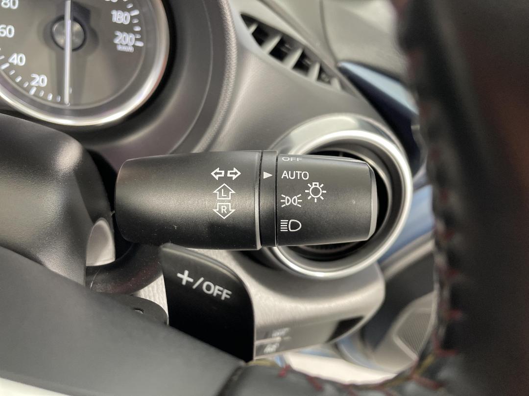 Photo '30' of Mazda MX-5 Photo '30' of Mazda MX-5