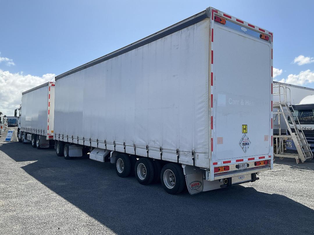 Photo '6' of Mercedes-Benz Arocs RIGID 3253L 8X4 Curtainsider