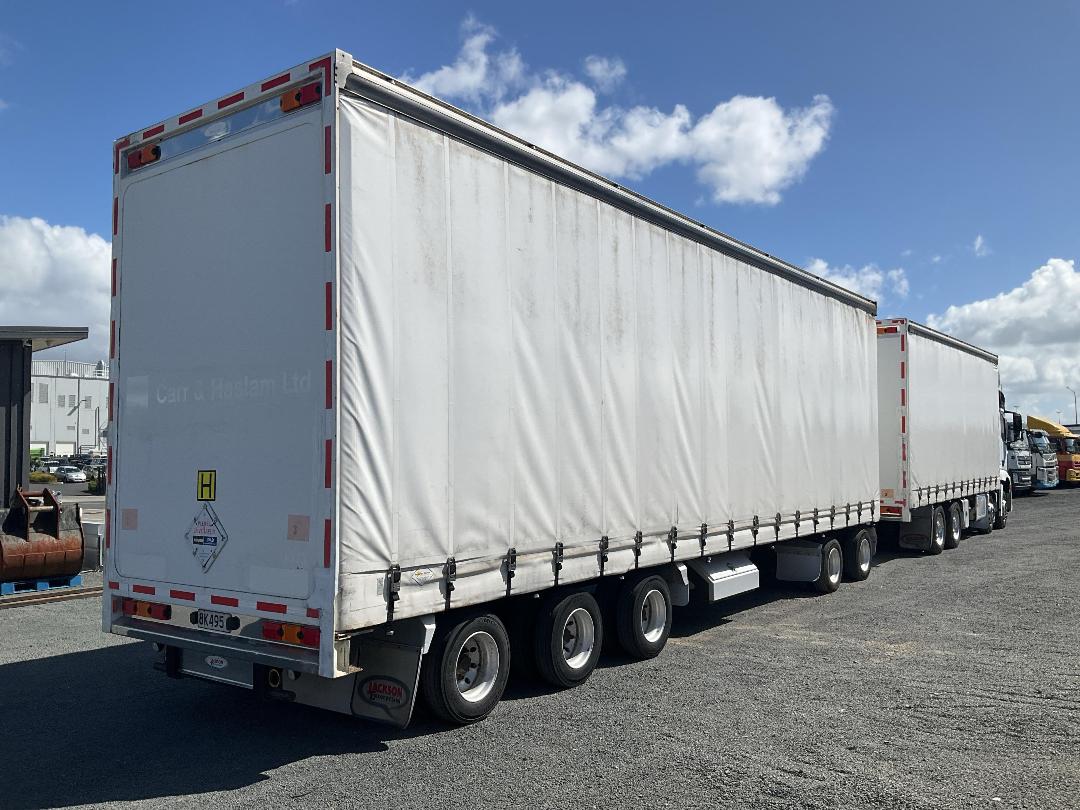 Photo '4' of Mercedes-Benz Arocs RIGID 3253L 8X4 Curtainsider