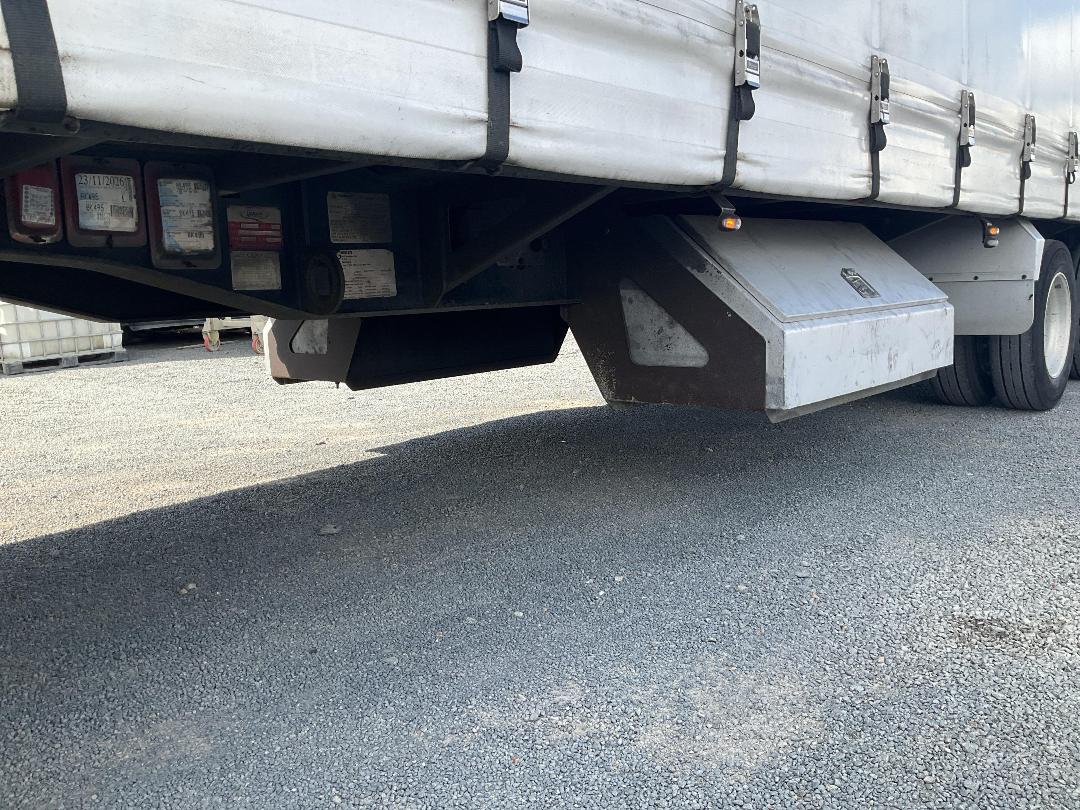 Photo '33' of Mercedes-Benz Arocs RIGID 3253L 8X4 Curtainsider