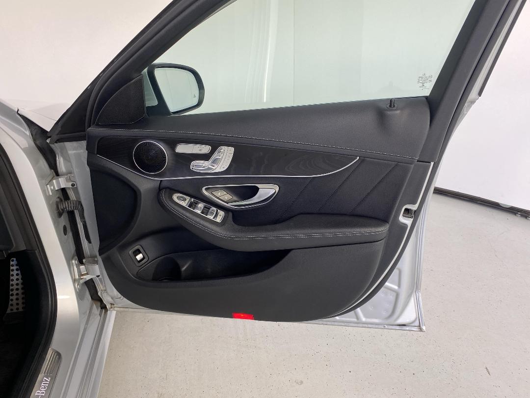 Photo '15' of Mercedes-Benz C-Class Photo '15' of Mercedes-Benz C-Class