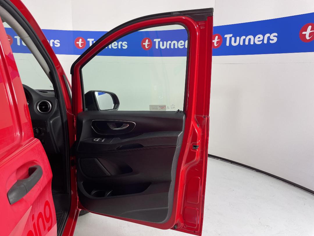 Photo '15' of Mercedes-Benz Vito Photo '15' of Mercedes-Benz Vito