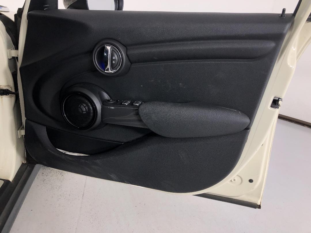 Photo '15' of Mini Hatch