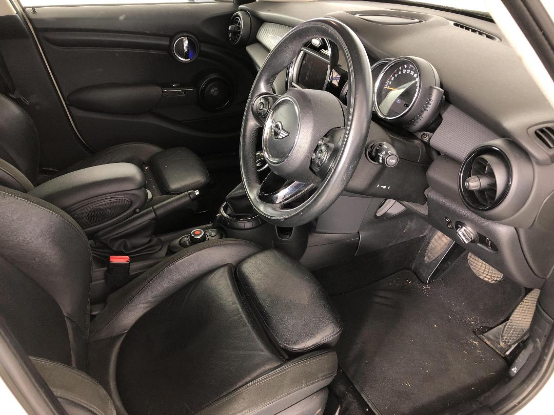 Photo '16' of Mini Hatch