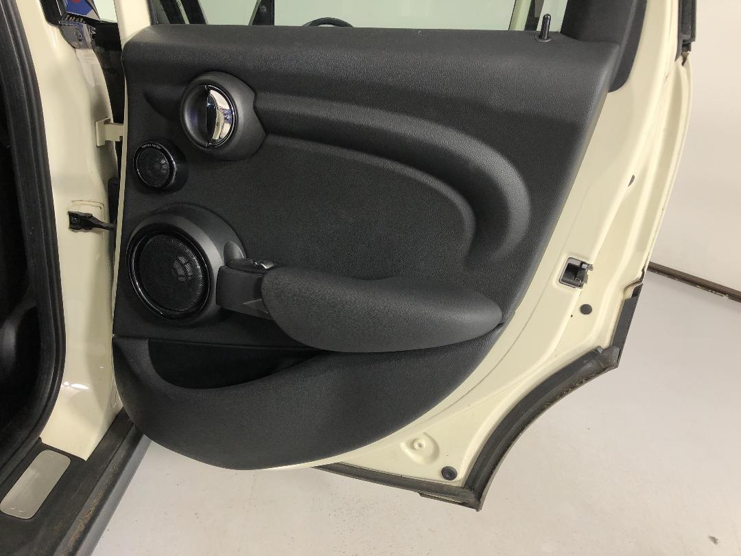 Photo '19' of Mini Hatch