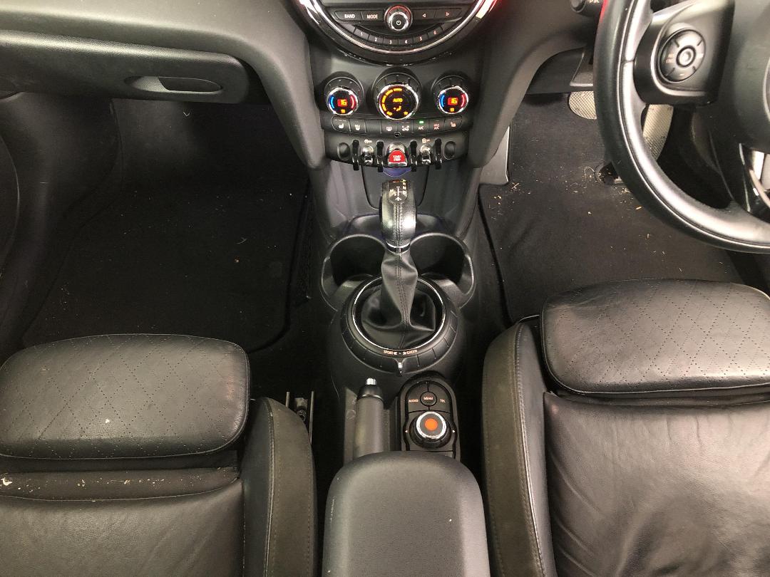 Photo '18' of Mini Hatch