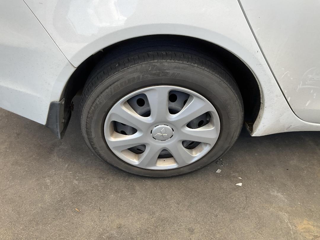 Photo '13' of Mitsubishi Lancer LS Photo '13' of Mitsubishi Lancer LS