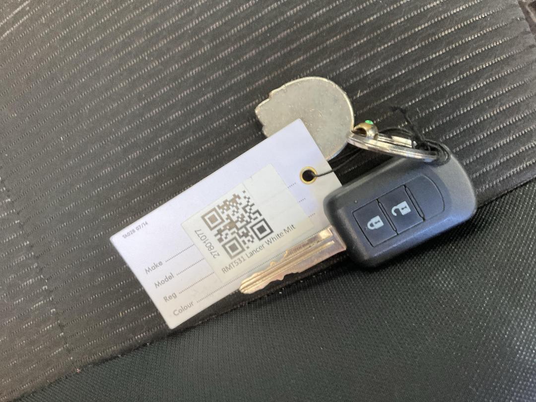 Photo '16' of Mitsubishi Lancer LS Photo '16' of Mitsubishi Lancer LS