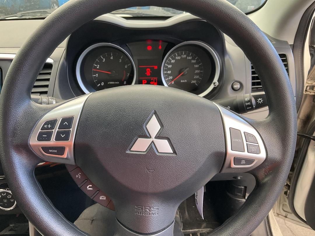 Photo '19' of Mitsubishi Lancer LS Photo '19' of Mitsubishi Lancer LS