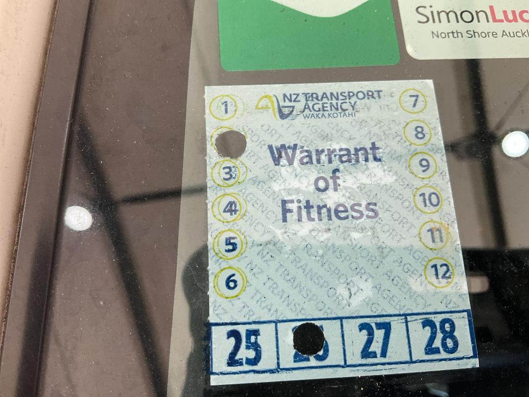 Photo '23' of Mitsubishi Lancer LS Photo '23' of Mitsubishi Lancer LS