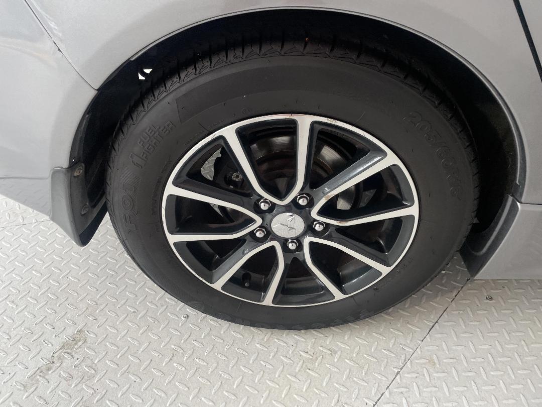 Photo '12' of Mitsubishi Lancer