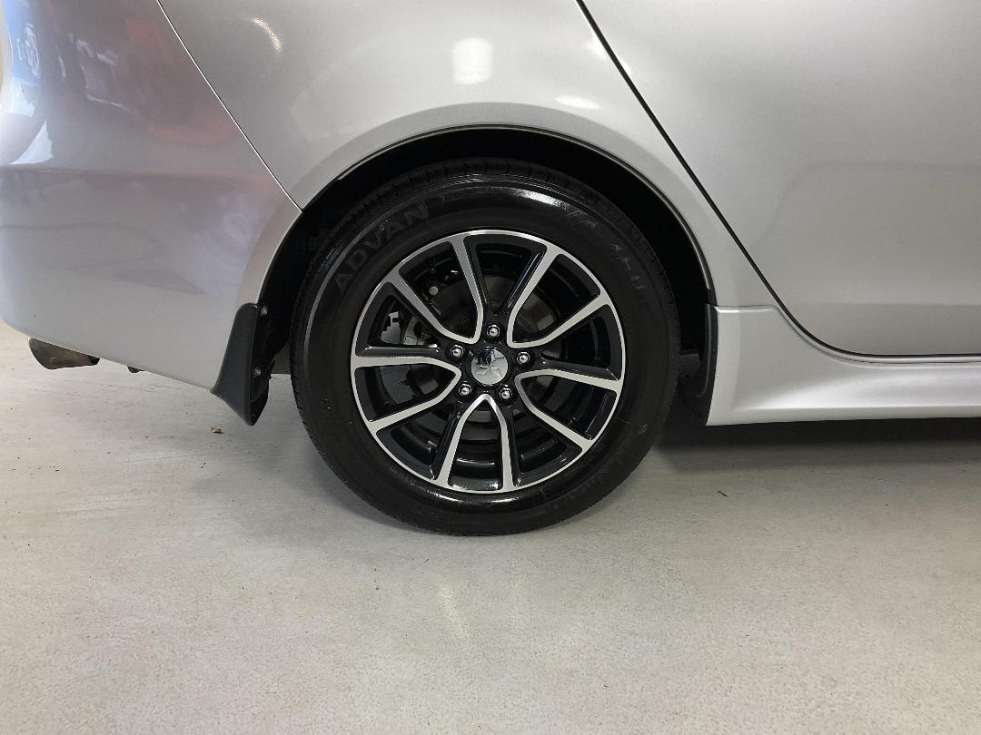 Photo '12' of Mitsubishi Lancer