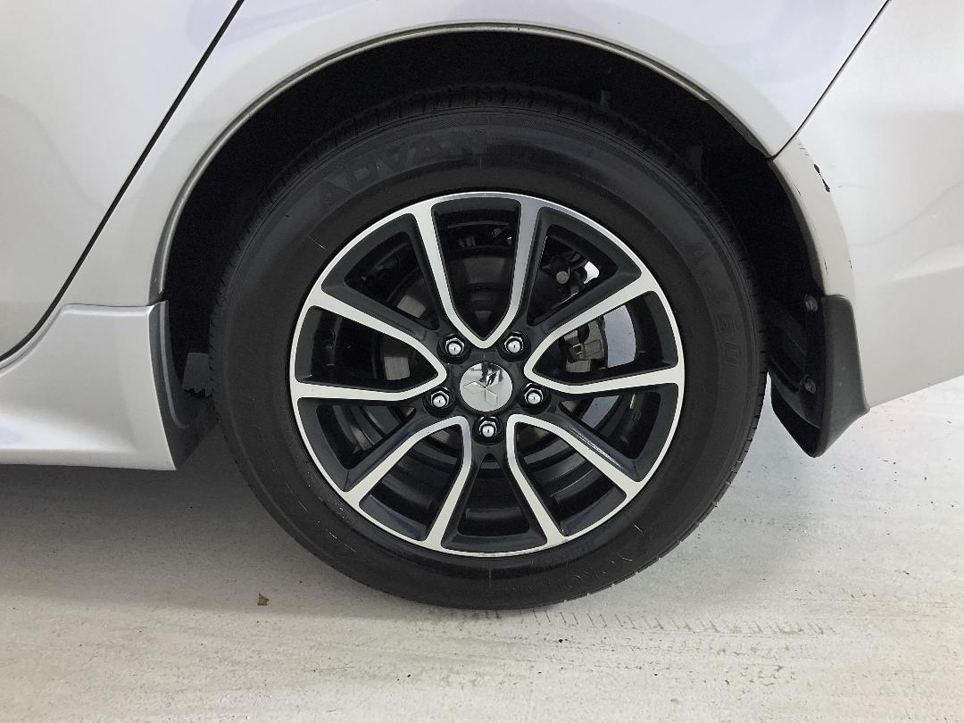 Photo '11' of Mitsubishi Lancer