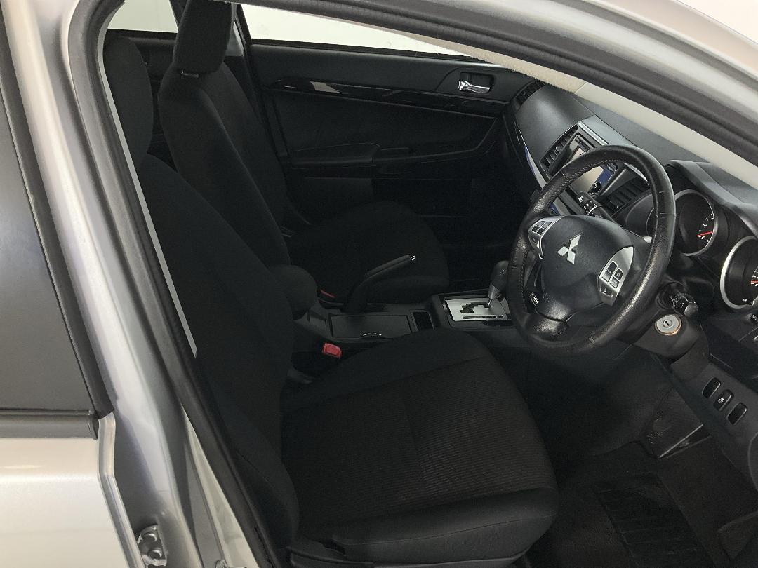 Photo '16' of Mitsubishi Lancer