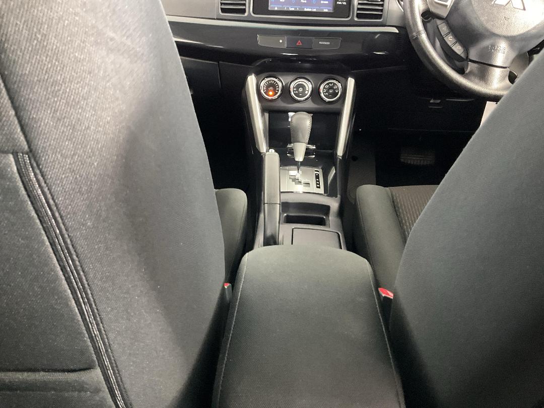 Photo '18' of Mitsubishi Lancer