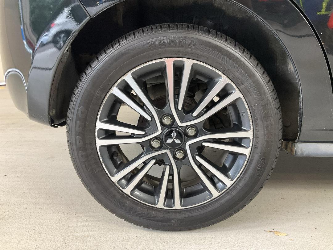 Photo '12' of Mitsubishi Mirage