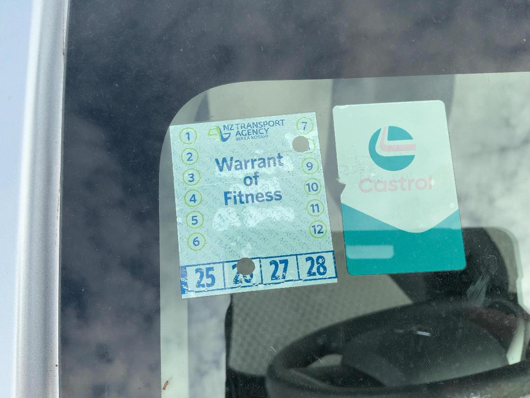 Photo '17' of Mitsubishi Mirage XLS