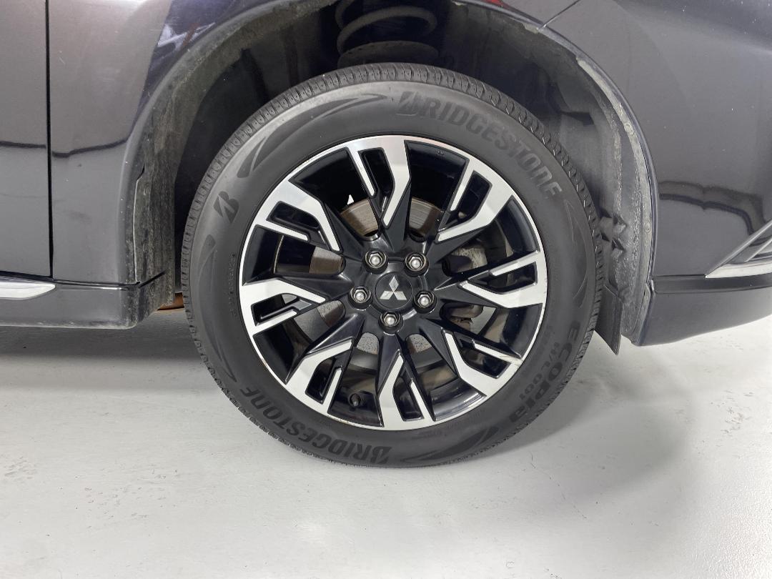 Photo '9' of Mitsubishi Outlander