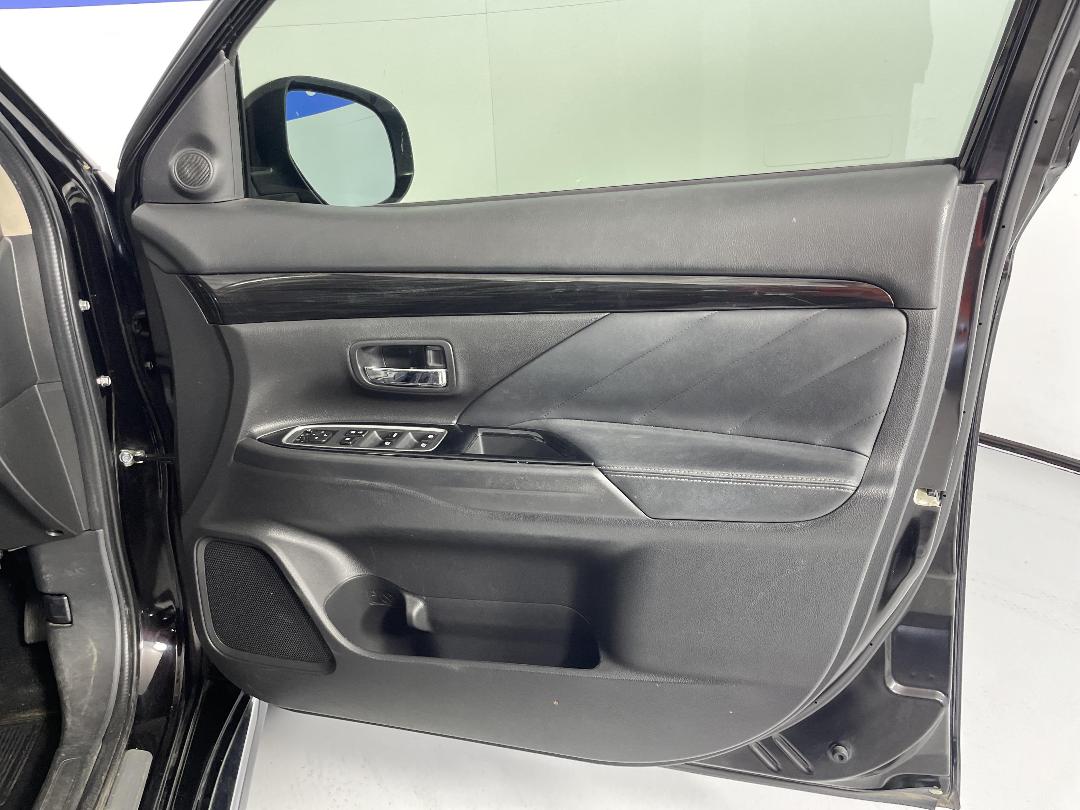 Photo '15' of Mitsubishi Outlander