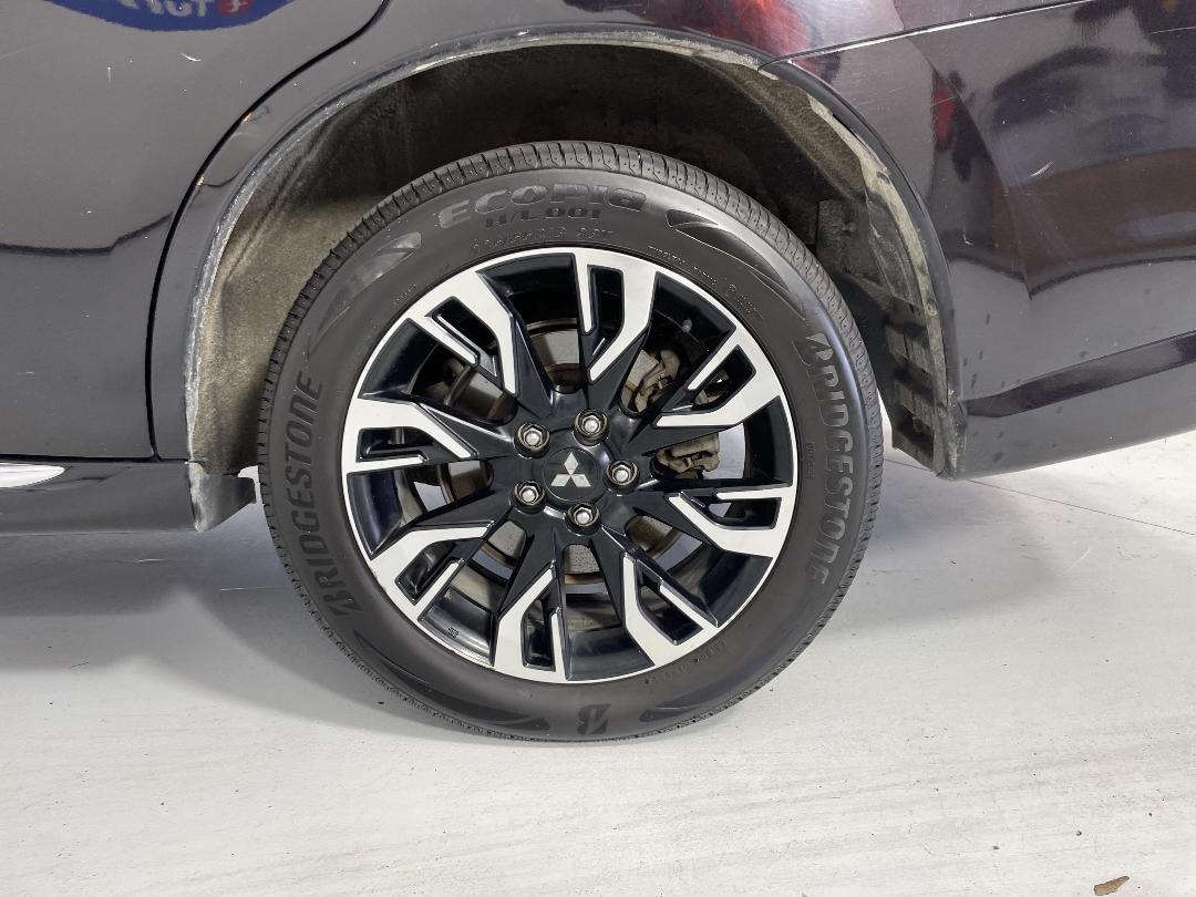 Photo '11' of Mitsubishi Outlander