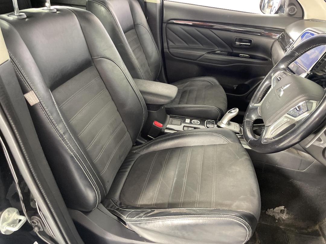 Photo '16' of Mitsubishi Outlander