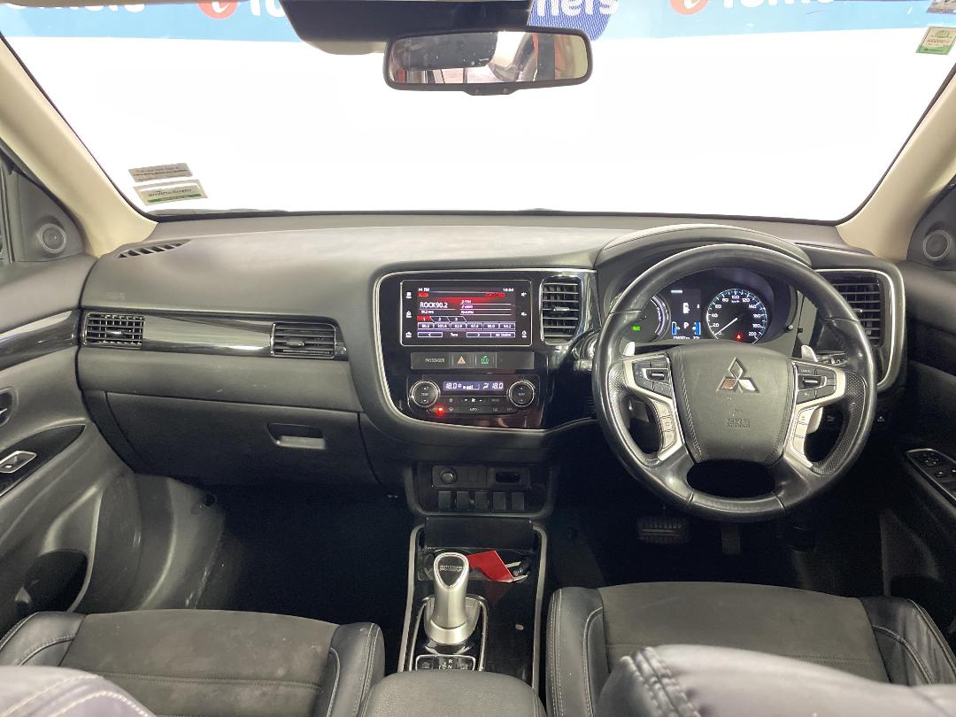 Photo '17' of Mitsubishi Outlander