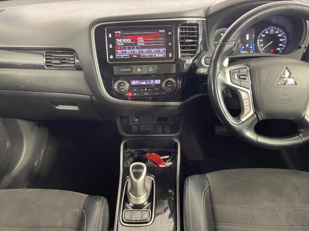 Photo '18' of Mitsubishi Outlander