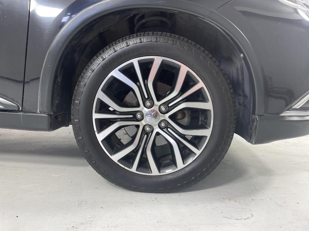 Photo '9' of Mitsubishi Outlander