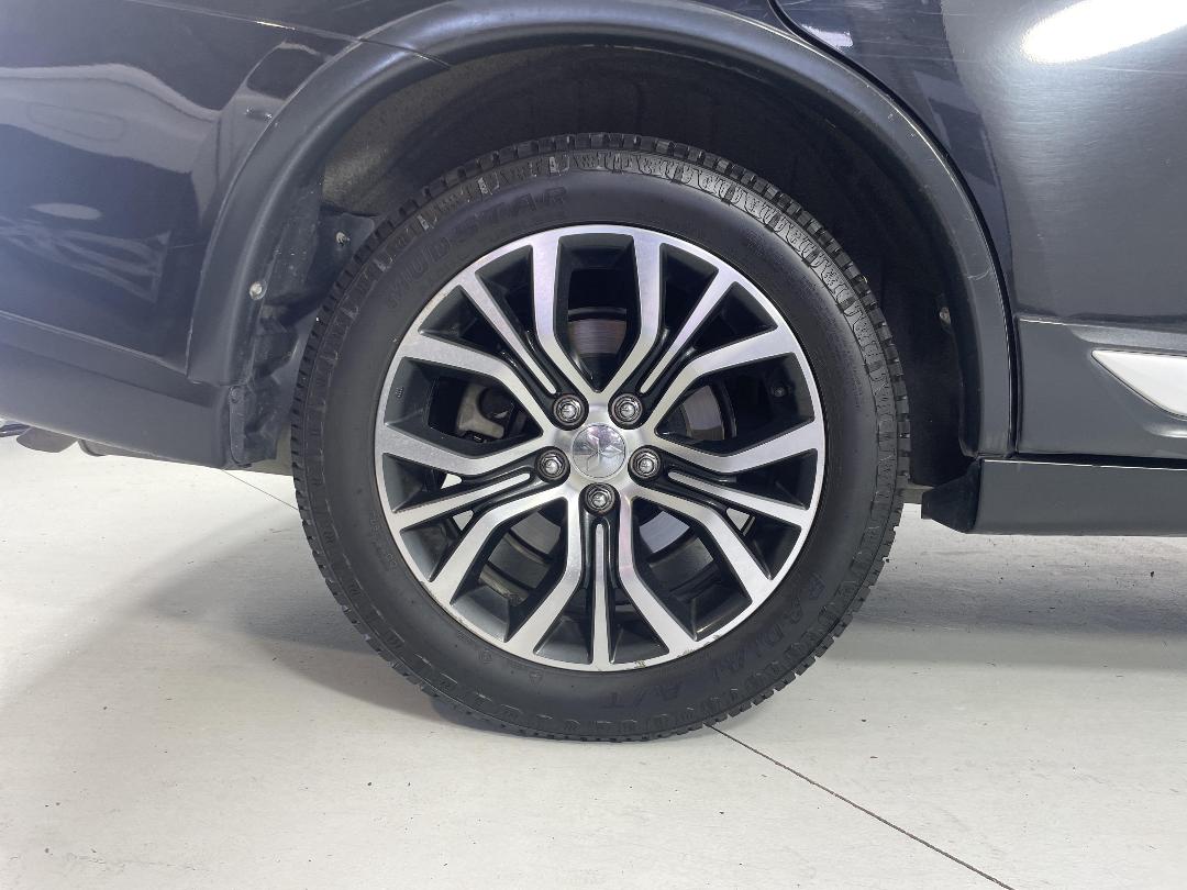 Photo '12' of Mitsubishi Outlander