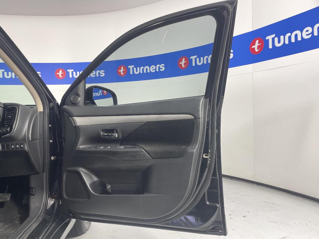 Photo '15' of Mitsubishi Outlander