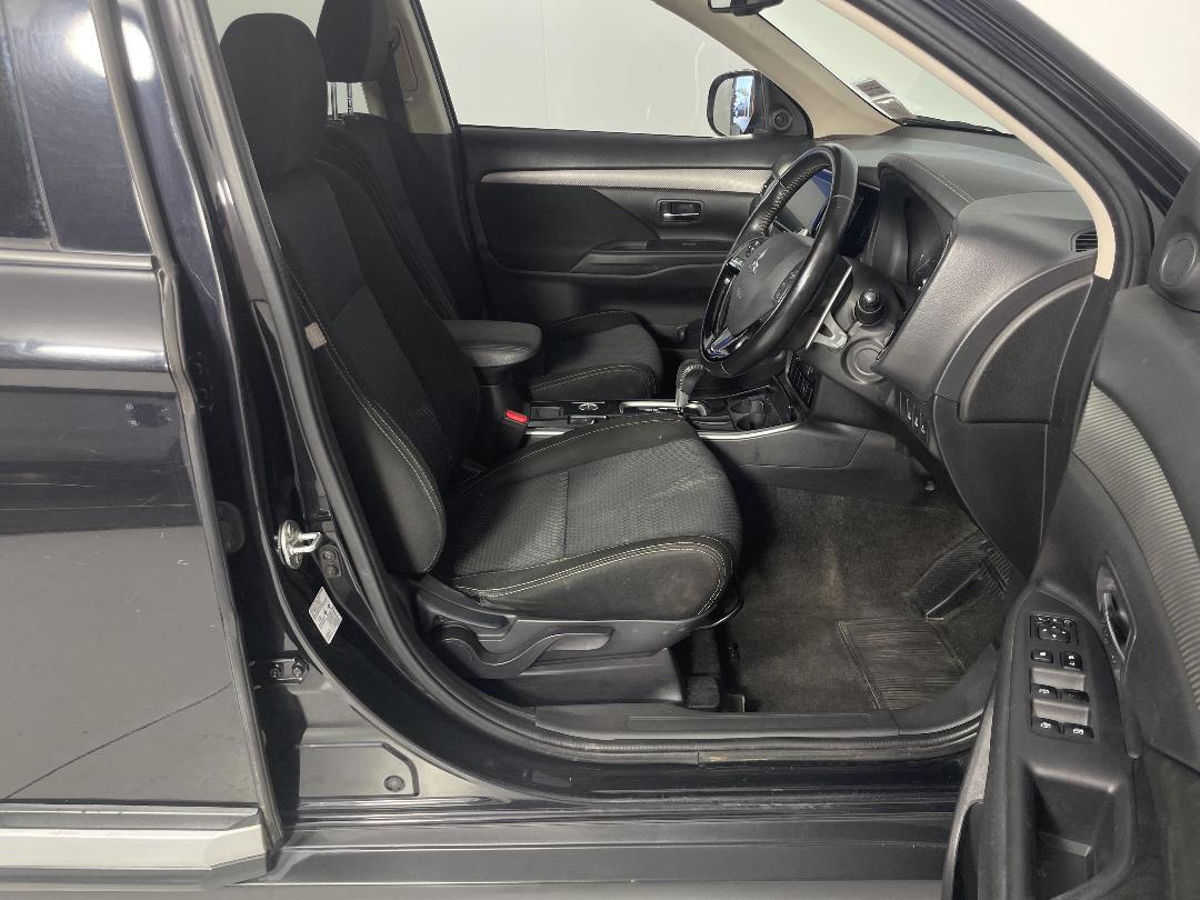 Photo '16' of Mitsubishi Outlander