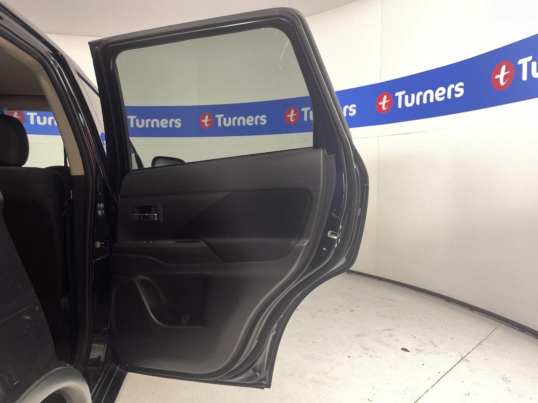 Photo '19' of Mitsubishi Outlander