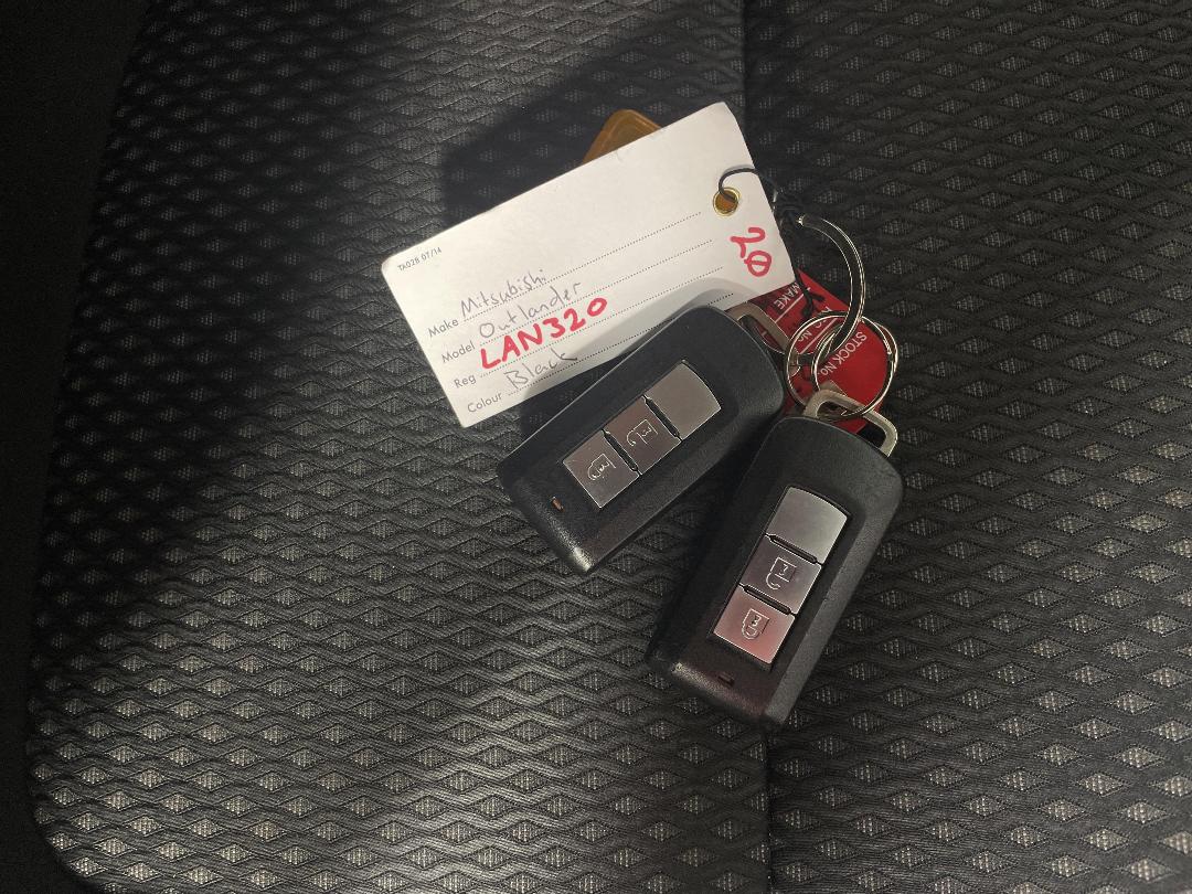 Photo '22' of Mitsubishi Outlander