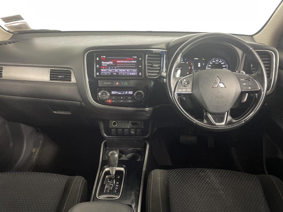 Photo '18' of Mitsubishi Outlander