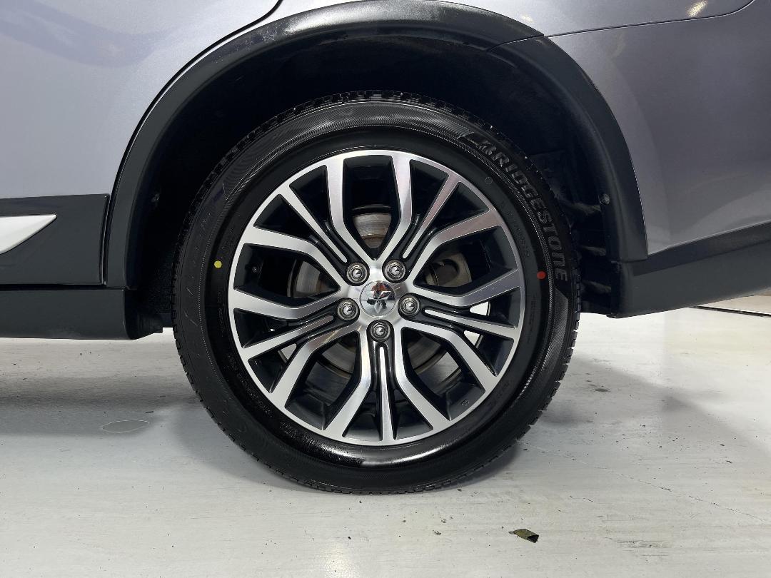 Photo '11' of Mitsubishi Outlander Photo '11' of Mitsubishi Outlander