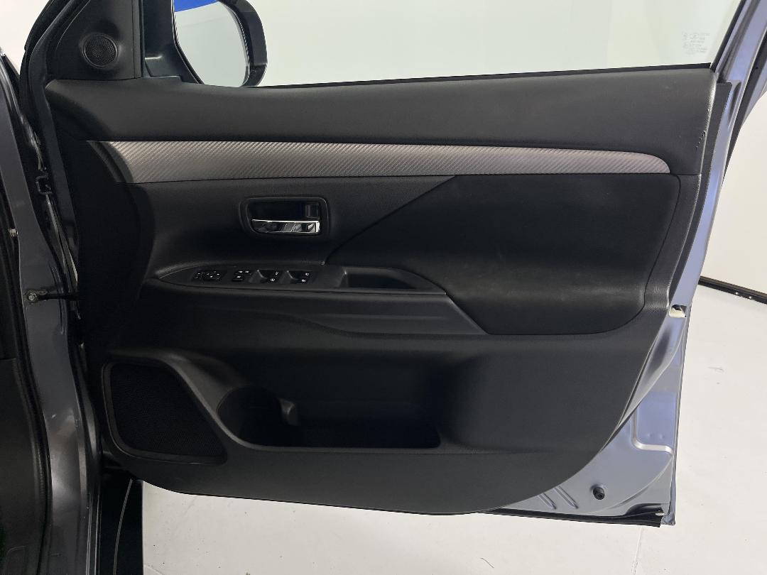 Photo '15' of Mitsubishi Outlander Photo '15' of Mitsubishi Outlander