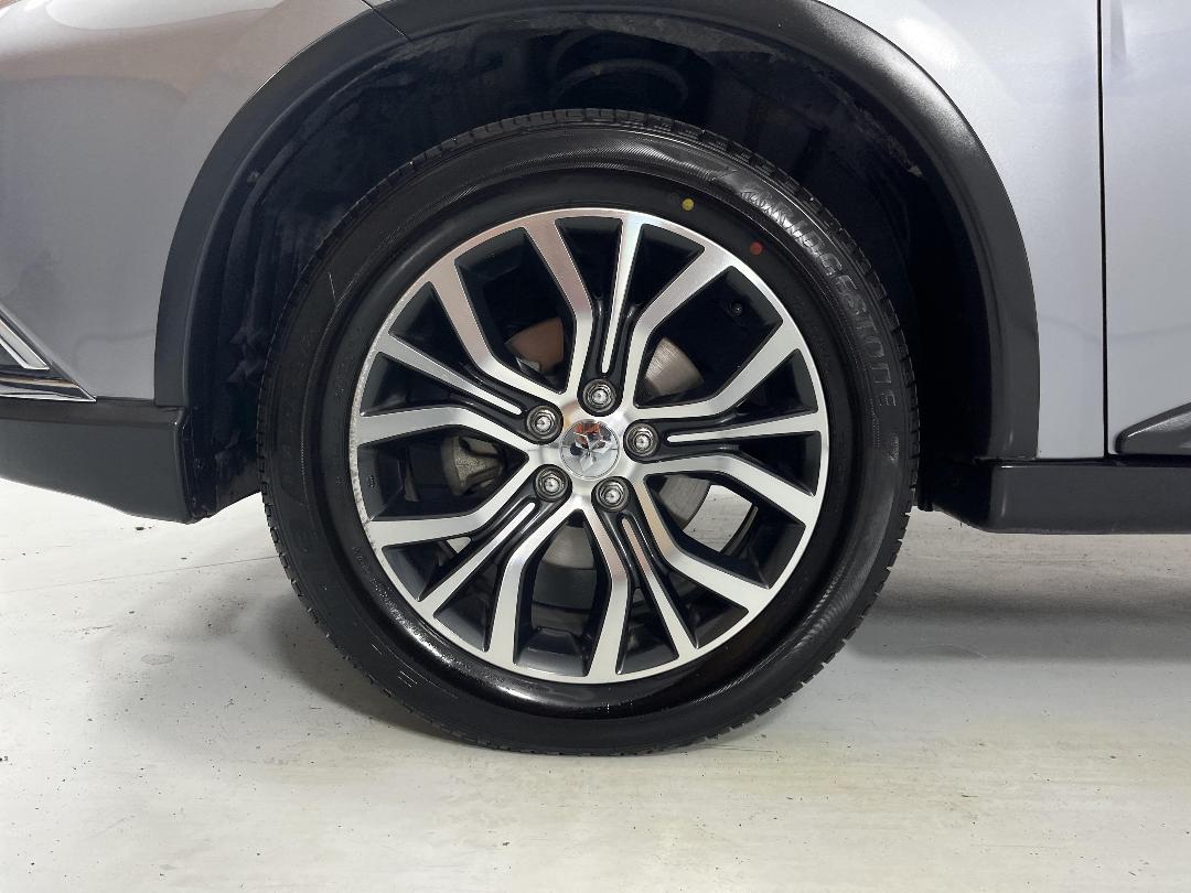 Photo '10' of Mitsubishi Outlander Photo '10' of Mitsubishi Outlander