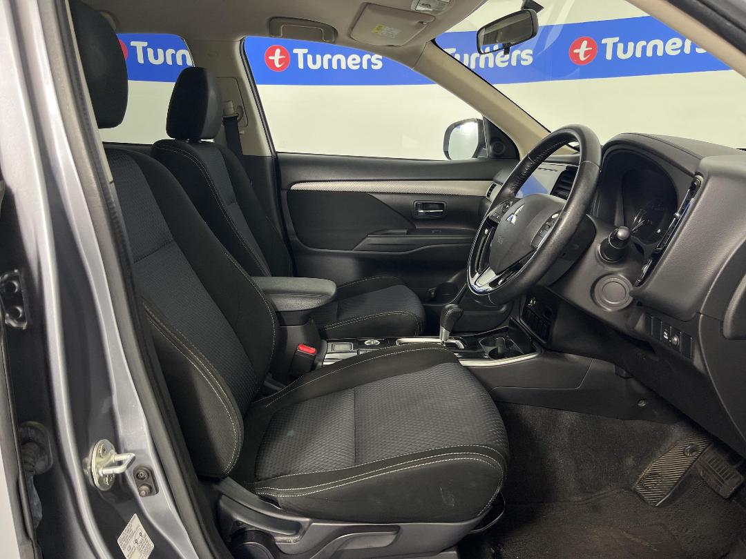 Photo '16' of Mitsubishi Outlander Photo '16' of Mitsubishi Outlander