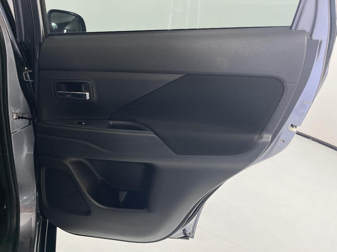 Photo '19' of Mitsubishi Outlander Photo '19' of Mitsubishi Outlander