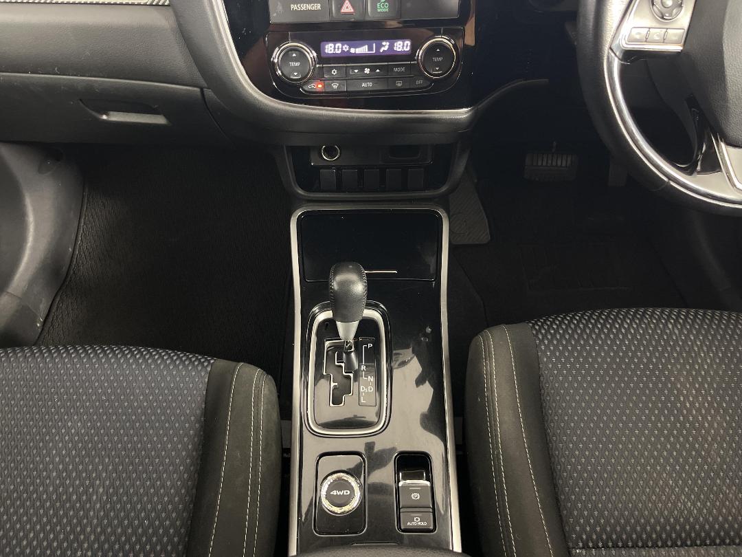 Photo '18' of Mitsubishi Outlander Photo '18' of Mitsubishi Outlander