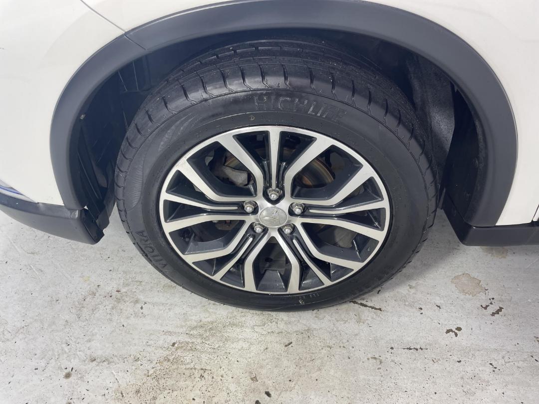 Photo '10' of Mitsubishi Outlander