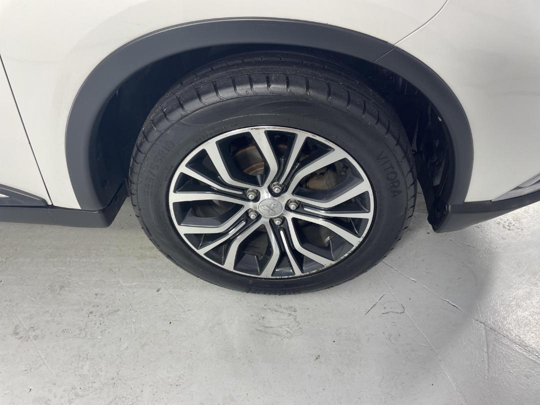 Photo '9' of Mitsubishi Outlander