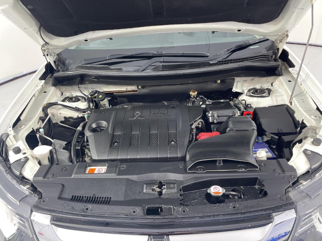 Photo '13' of Mitsubishi Outlander