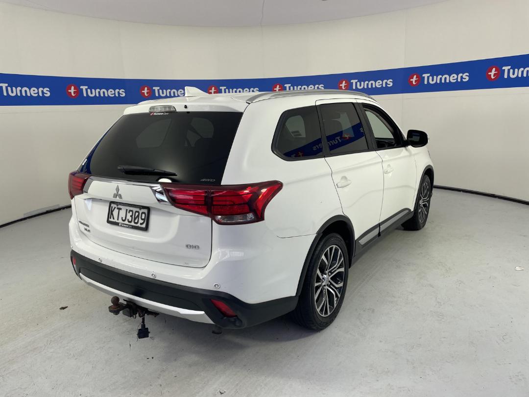 Photo '7' of Mitsubishi Outlander