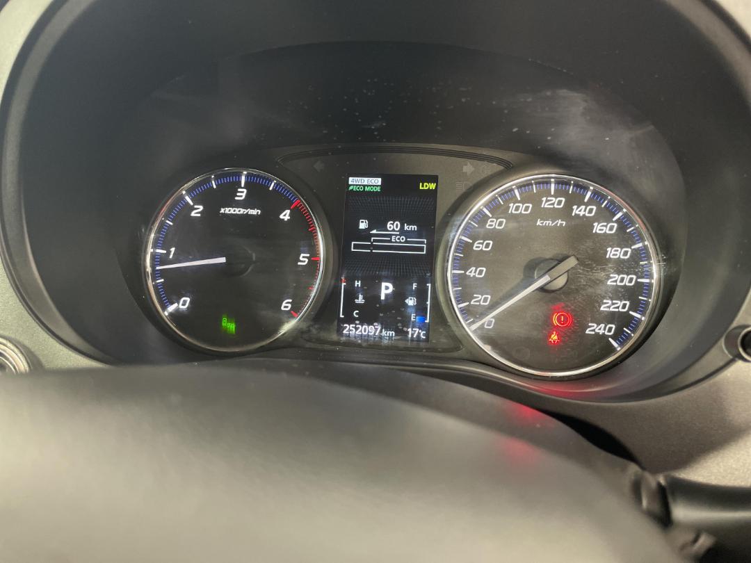 Photo '21' of Mitsubishi Outlander