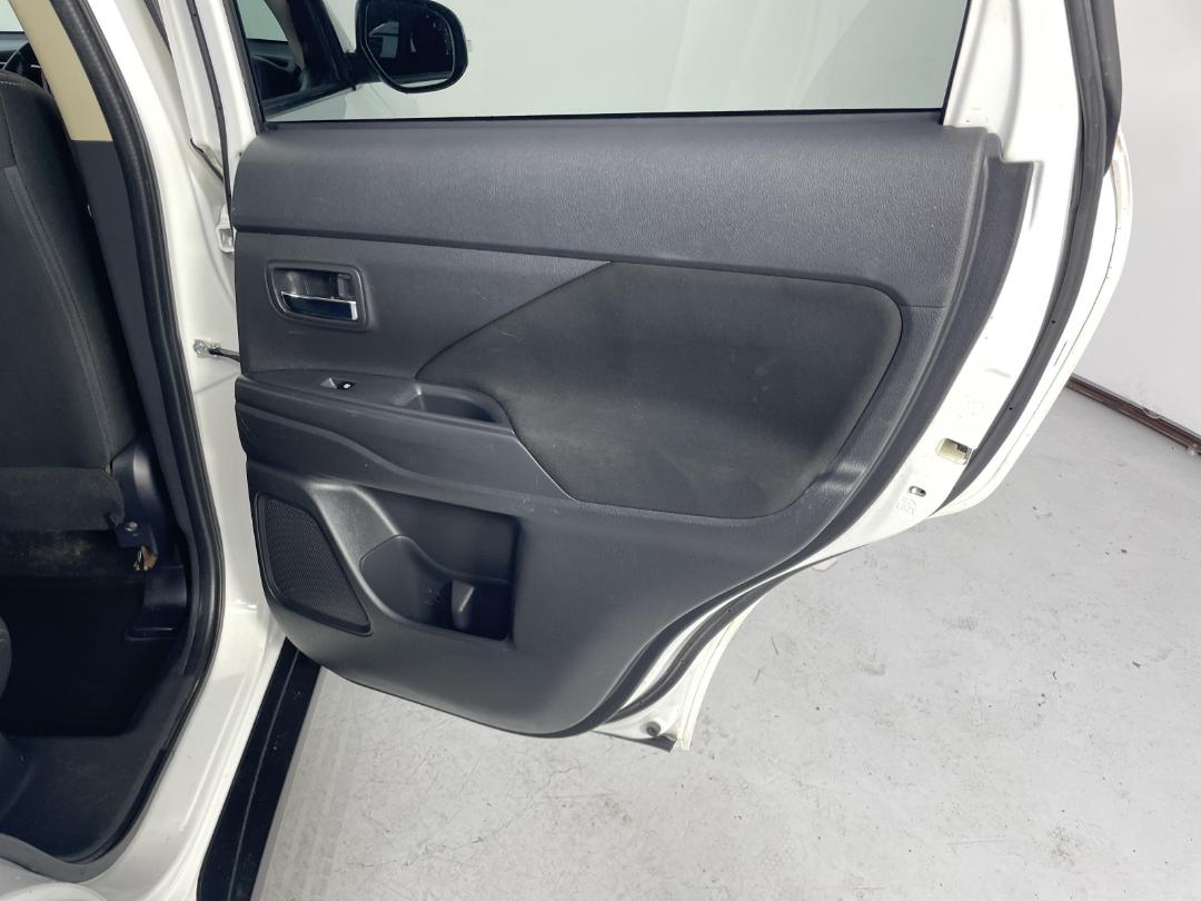 Photo '19' of Mitsubishi Outlander